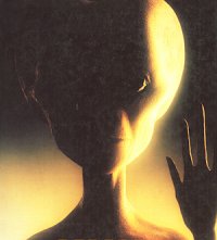 Ein Alien auf einem Operationstisch